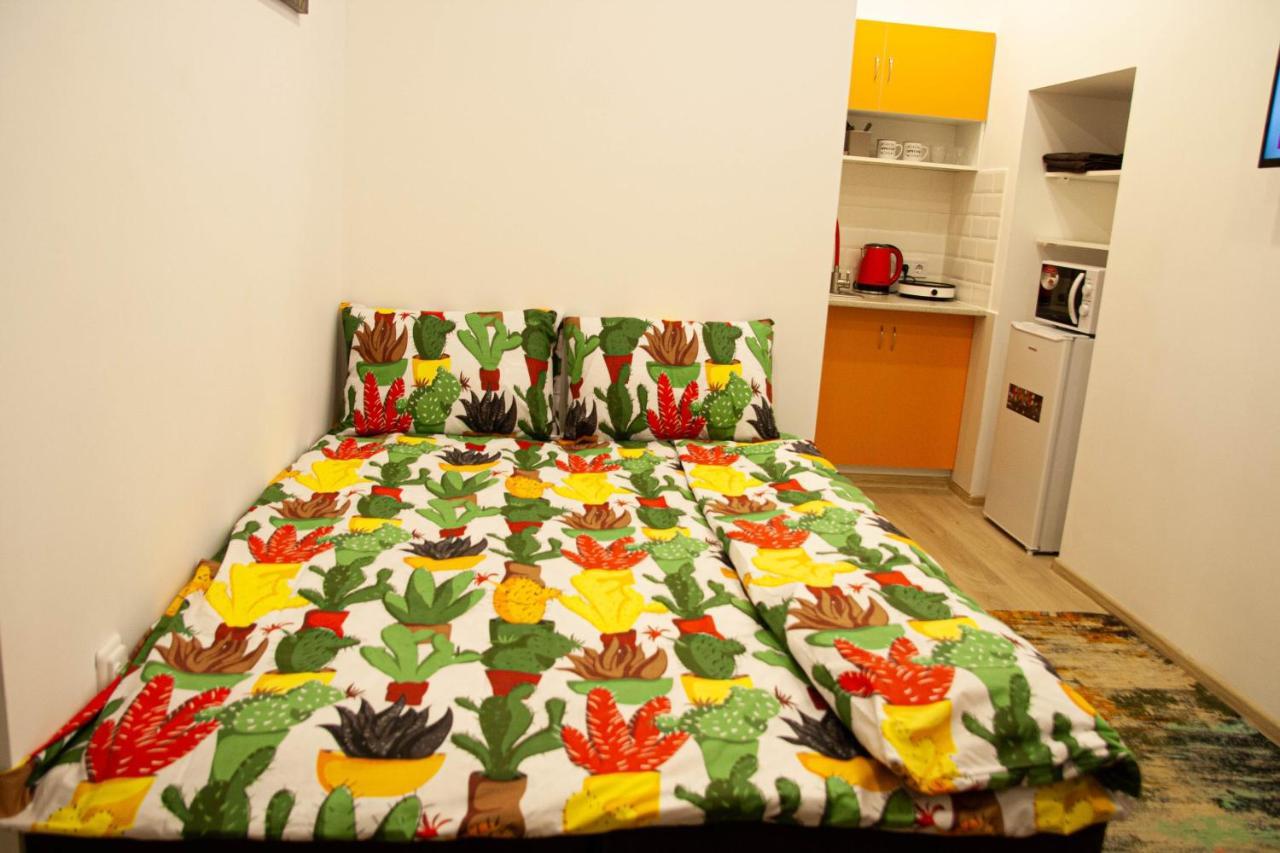 Світло Цілодобово Apartments In The City Center Лвив Екстериор снимка
