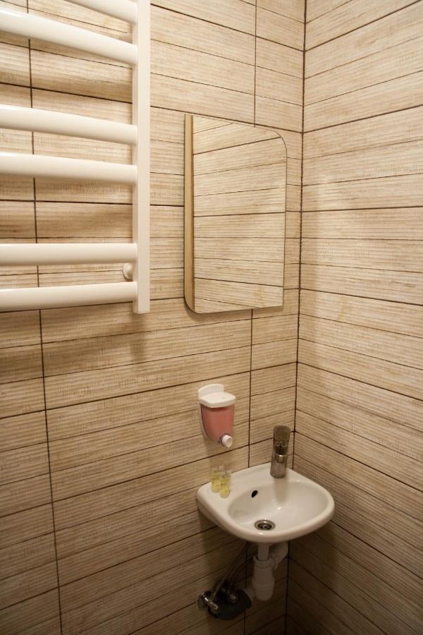 Світло Цілодобово Apartments In The City Center Лвив Екстериор снимка