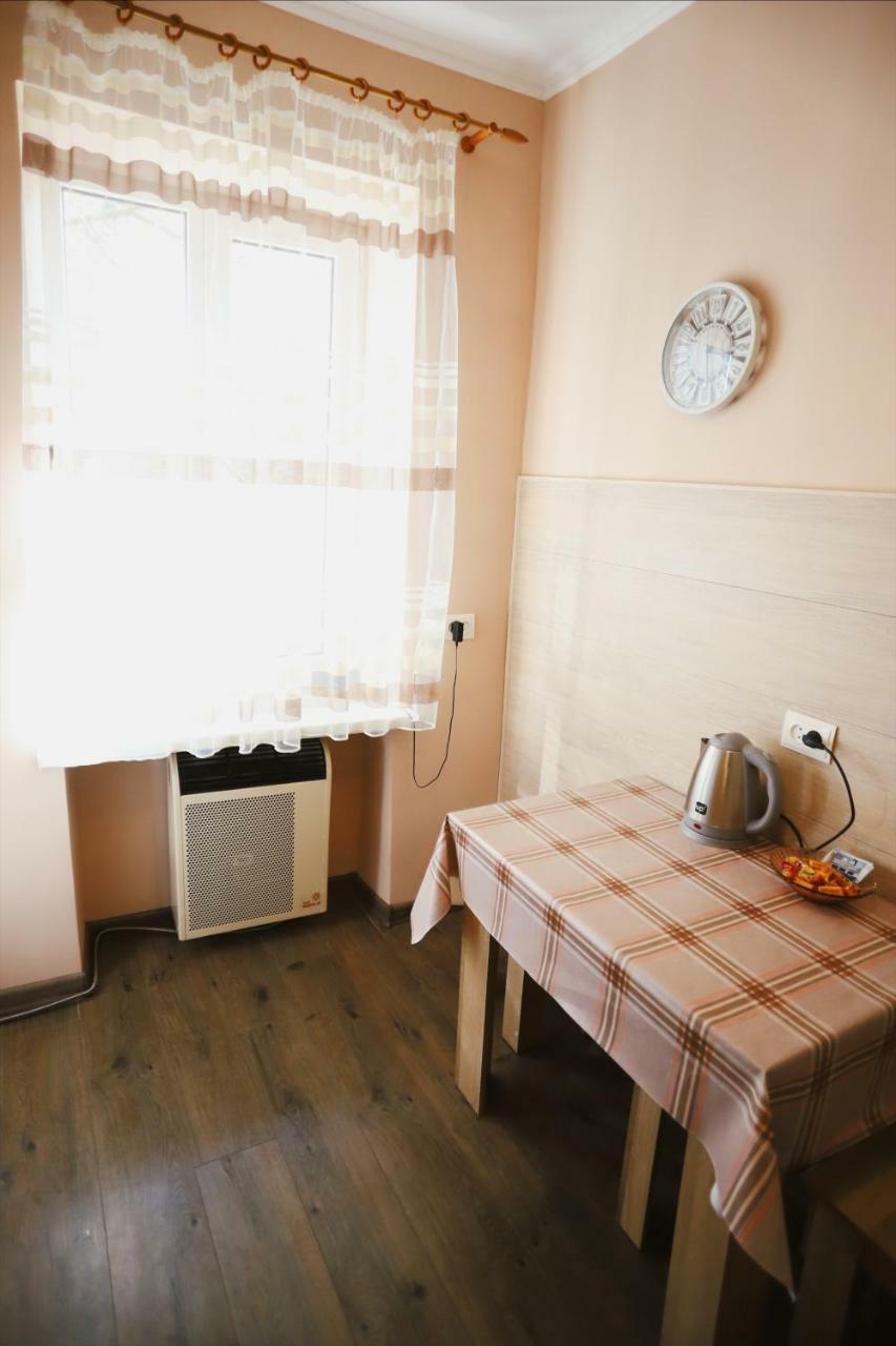 Світло Цілодобово Apartments In The City Center Лвив Екстериор снимка